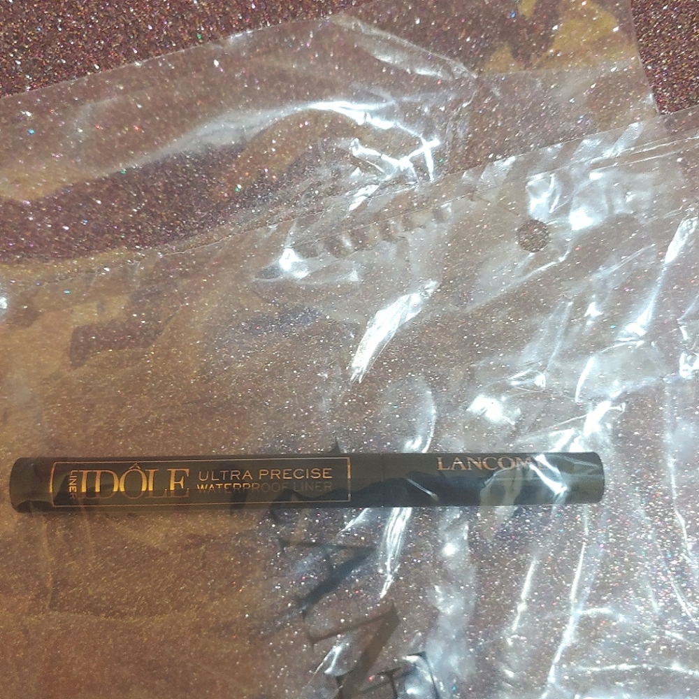 Glossy Black Idole Ultra-Precise Felt Tip Waterproof Liquid Eyeliner Lancome